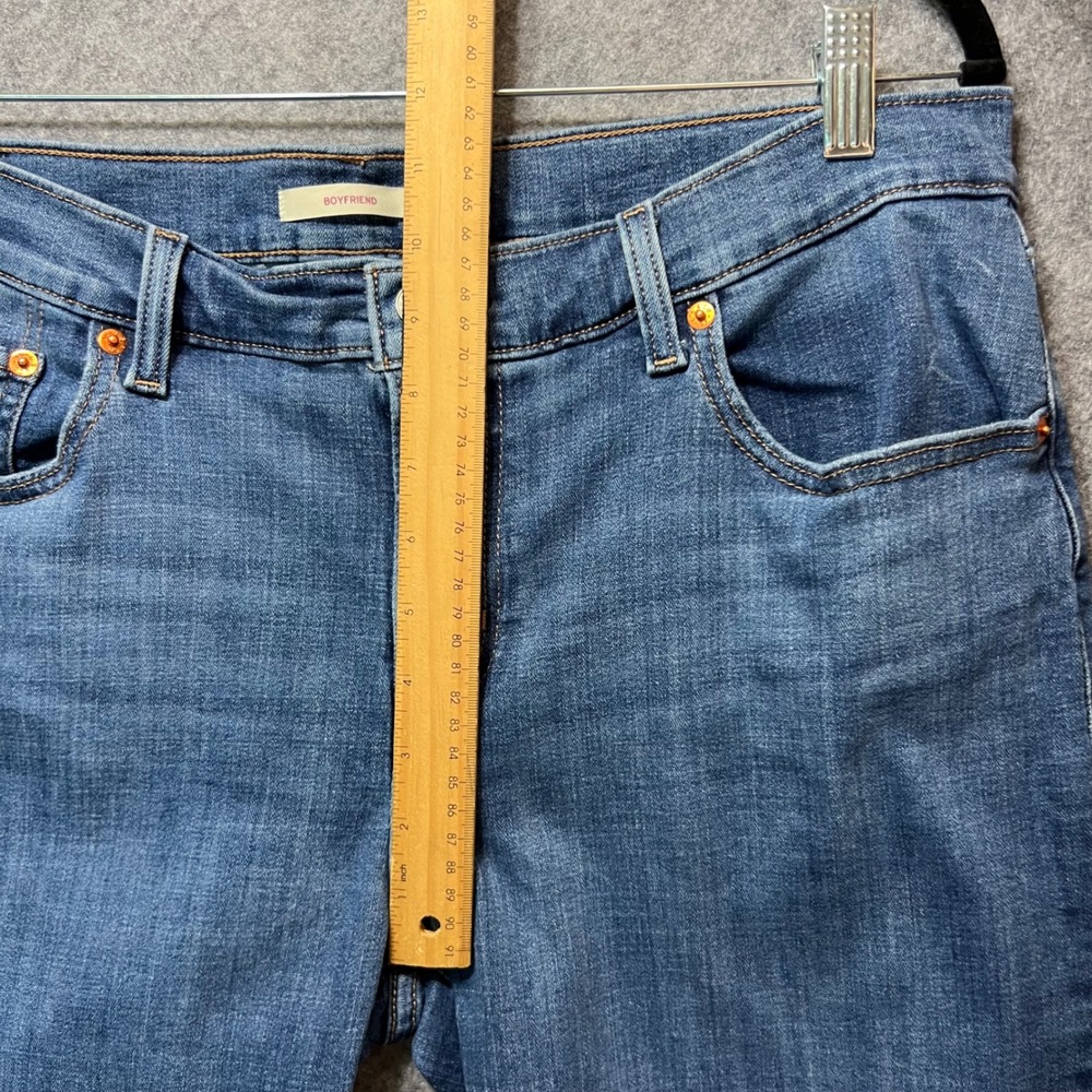 Levi's Boyfriend Jeans Women's Size 32 Light Wash Denim Relaxed Fit Casual 32x27 - Picture 5 of 9